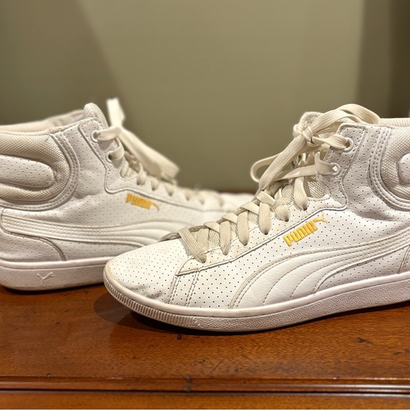Women’s Puma white vikky mid high top 8.5 shoe. - Picture 2 of 8